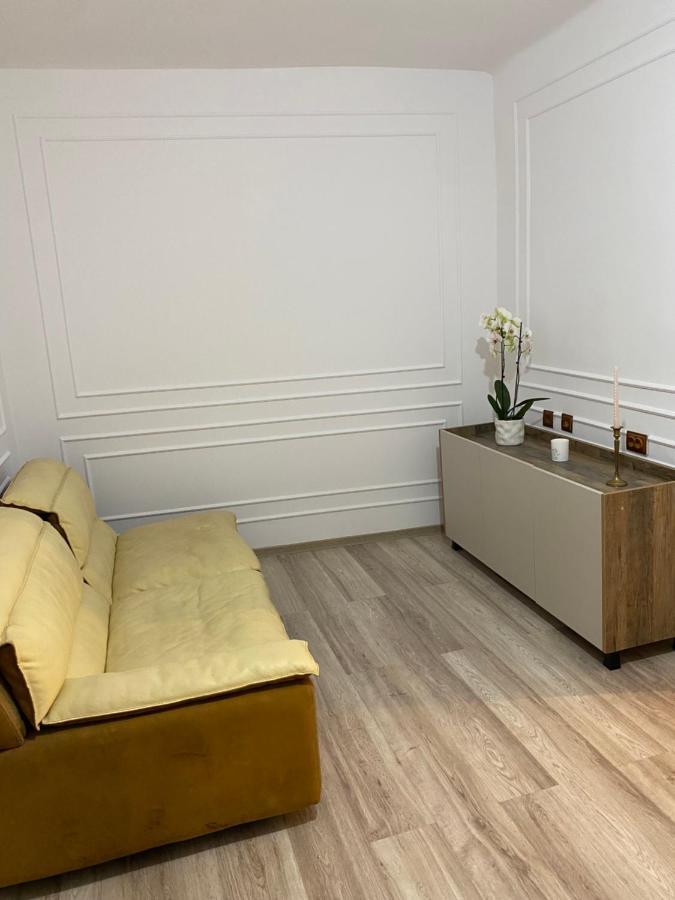 Hidden Gem Apartment In The Center Of The City Brasov Exterior photo